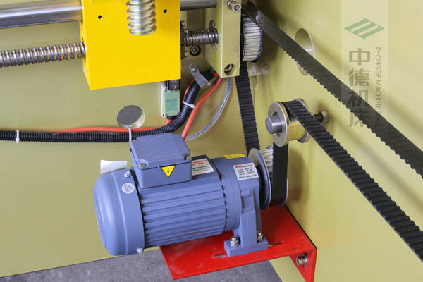 ZDP-4022強(qiáng)扭矩電機(jī)，后退料迅速，鋼絲同步帶精確更靜音.jpg